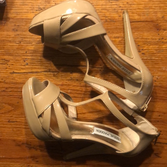 Steve Madden Haylow Open Toe Tan Heels with Back Zipper - Picture 4 of 5